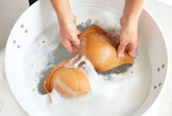 Kiểu nội y dùng khiến vòng 1 chảy xệ: Loại có mút mỏng, không gọng