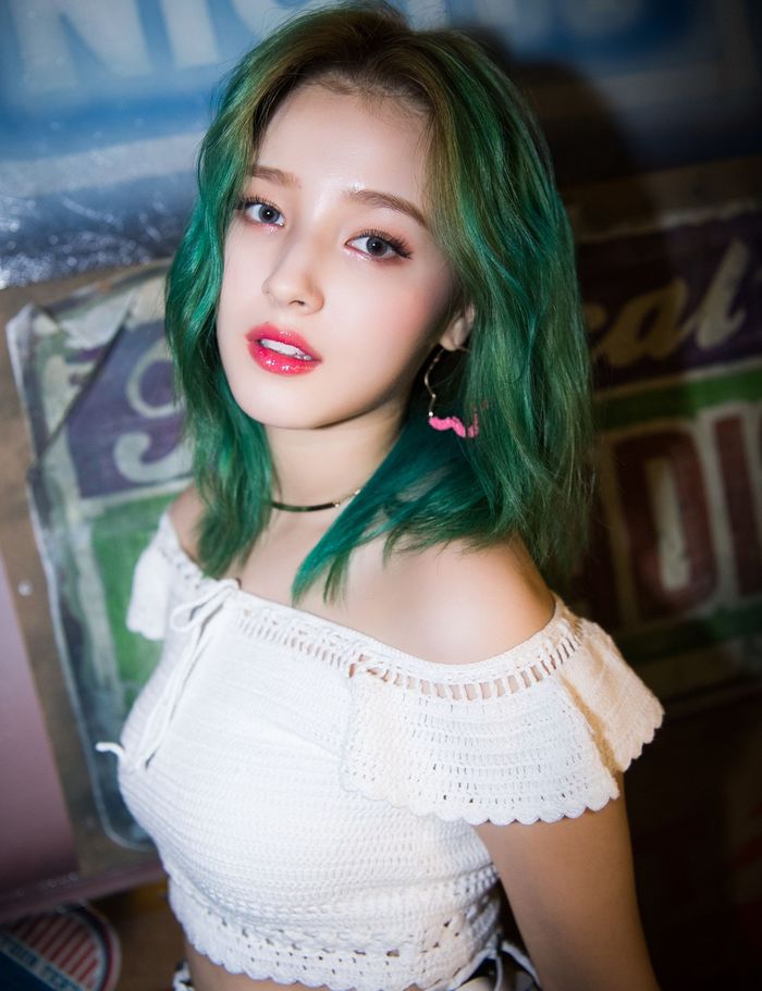 Màu tóc để đời của các idol Hàn: Da Hyun xanh tiên tử, Joy đỏ rực