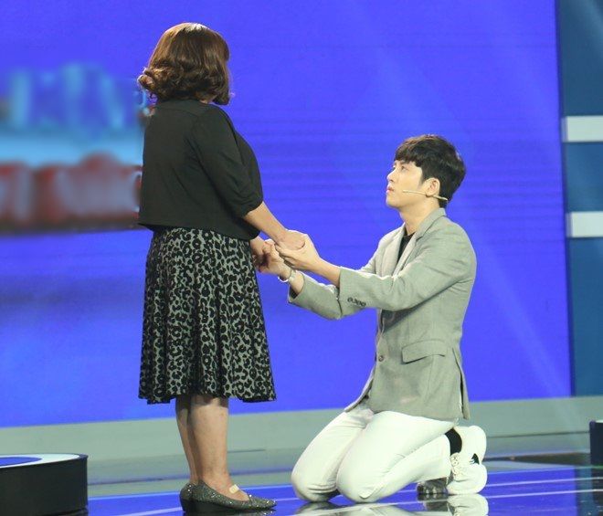 MC Quyền Linh: Con trai 30 - 40 tuổi vẫn ngủ với mẹ là chuyện thường
