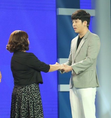 MC Quyền Linh: Con trai 30 - 40 tuổi vẫn ngủ với mẹ là chuyện thường
