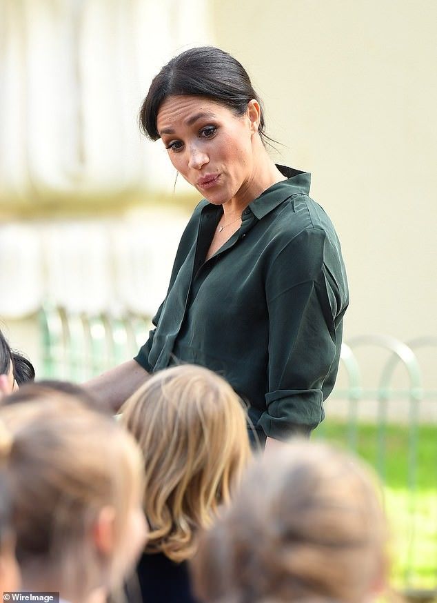 Meghan Markle và những lần mặc đồ nhàu như quả táo tàu