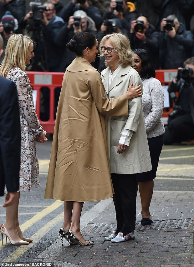 Meghan Markle và những lần mặc đồ nhàu như quả táo tàu
