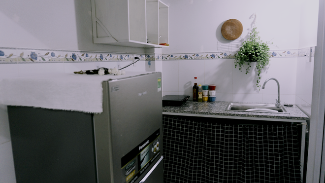 Cô gái tự tay decor lại nhà trọ với tone màu đen - trắng đẹp xuất sắc