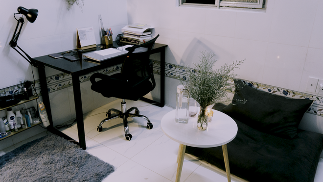 Cô gái tự tay decor lại nhà trọ với tone màu đen - trắng đẹp xuất sắc