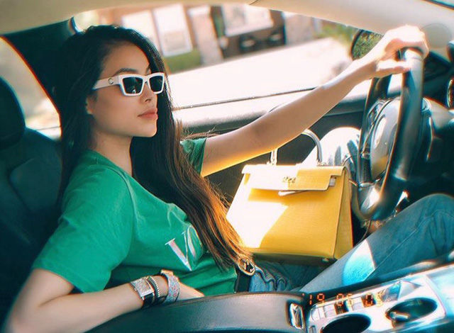 Muốn biết độ giàu có của Phạm Hương, ngó dàn siêu xe ở đất Mỹ là đủ rõ