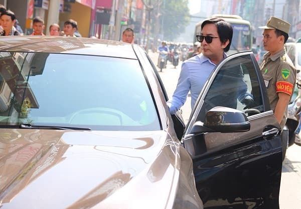 Nể vợ như Kim Tử Long: chỉ cần vợ thích là mỗi tháng đổi một chiếc xe