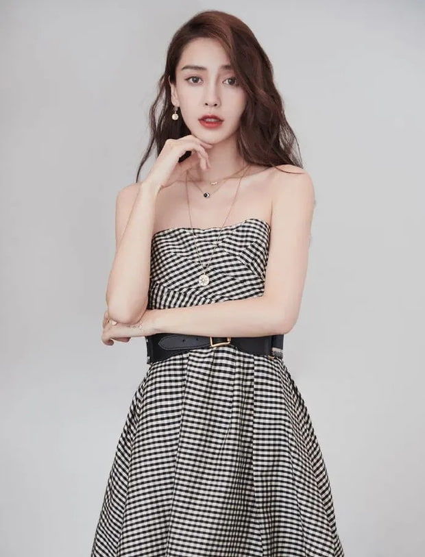 Netizen tranh cãi về nhan sắc thật của Angelababy qua livestream