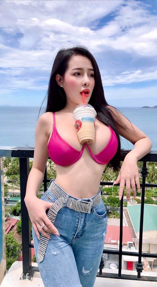 Ngân 98 nhiều lần mặc đồ hở bạo, CĐM lên án gay gắt