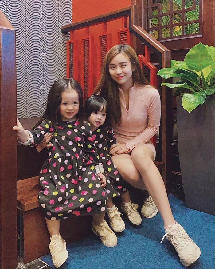 Ngày vượt cạn gần kề: Hà Hồ, vợ cũ Hoài Lâm bụng vẫn chỉ lấp ló