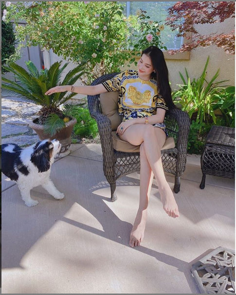 Ngọc Trinh diện bikini táo bạo, Trấn Thành - Hari Won khóa môi