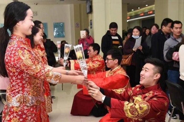 Cưới và ly hôn 23 người vợ trong 1 năm, người đàn ông bị chỉ trích