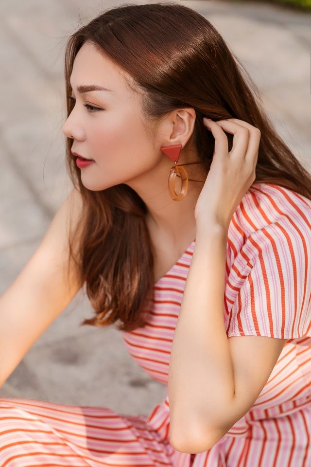 5 người đẹp không tuổi Vbiz: Lý Nhã Kỳ, Thanh Hằng U40 mà như gái 20