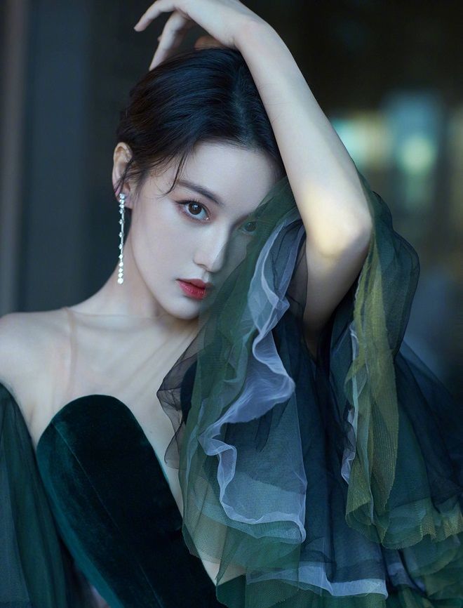 Trở lại phim ảnh, đời tư gái hư của Trương Hinh Dư bị CĐM khui lại