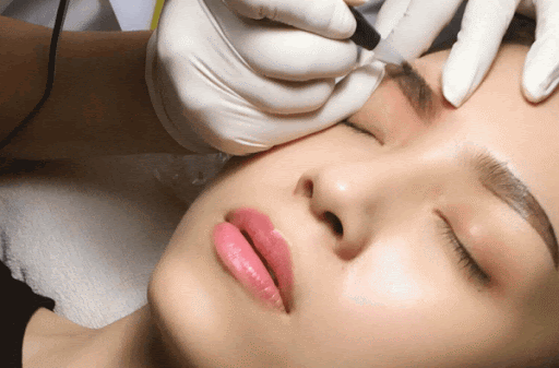Sau 3 ngày xăm môi, người phụ nữ nhiễm Herpes rồi phát ban toàn thân