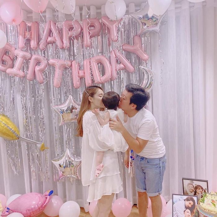Nhã Phương hiếm khoe ảnh chụp cùng bố chồng dù được thương như con đẻ