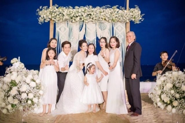 Nhã Phương hiếm khoe ảnh chụp cùng bố chồng dù được thương như con đẻ