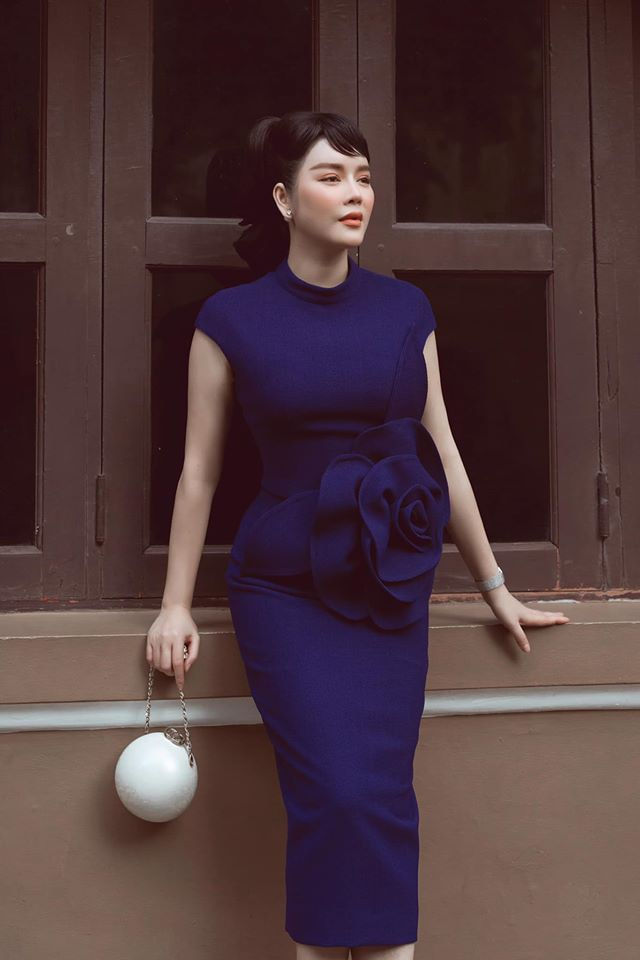 Vợ chồng Nhã Phương kỷ niệm 5 năm bên nhau, Min diện bikini gợi cảm