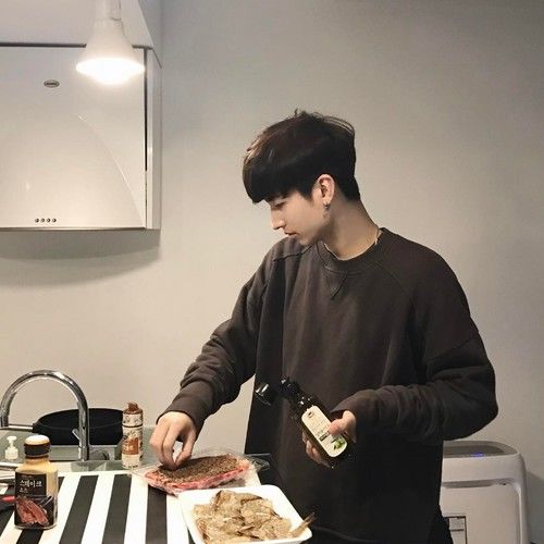 Nhận biết đàn ông thật lòng khi cuộc “yêu” tàn: Giữ ngủ lại, tắm chung