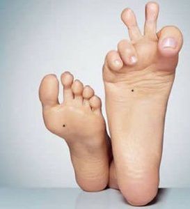 Nhân tướng học: Chân thiên kim, dấu hiệu của người tình tiền viên mãn