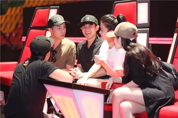 Nhóm gia đình văn hóa của Đông Nhi: 10 năm tình bạn vẫn bền chặt