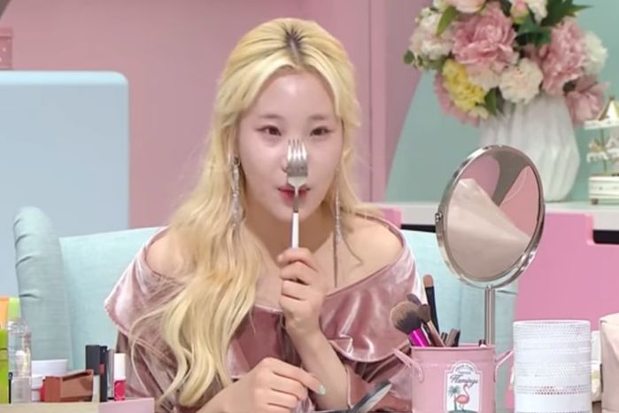 Sao Hàn làm đẹp kỳ quái: Hết mặt nạ rượu vang lại rửa mặt bằng giấm