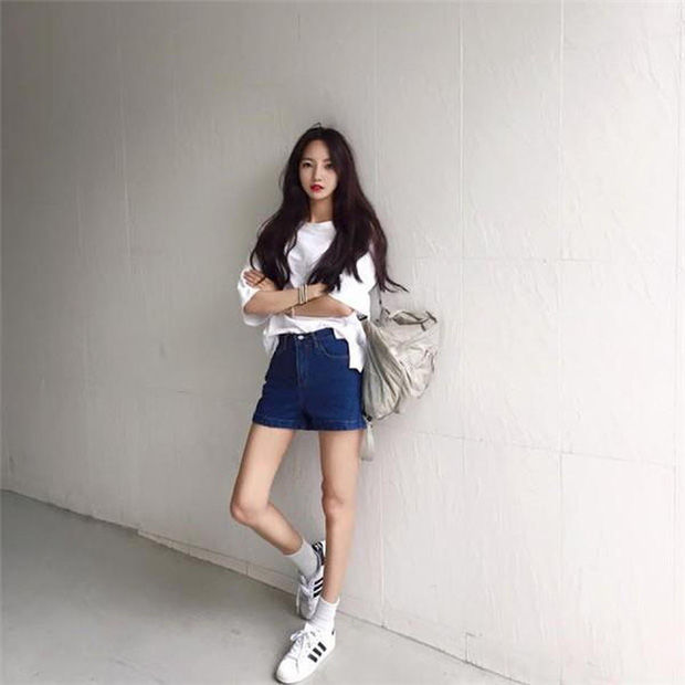 Triệt tiêu mỡ thừa vùng lưng bằng cách đơn giản: Dựa lưng vào tường