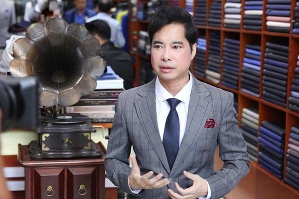 Nổi tiếng bậc nhất Vbiz, Hoài Linh vẫn kiêng nể Má Giàu và Anh Ba