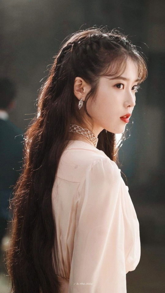 Irene gây sốt với tạo hình giống Jang Man Wol trong Hotel del Luna