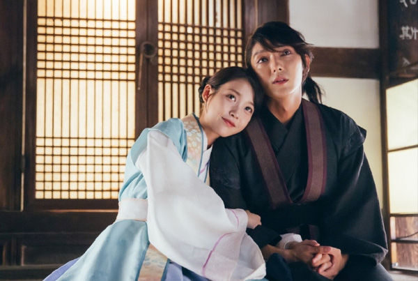 Công khai thả thính lẫn nhau, bao giờ Lee Jun Ki - IU mới hẹn hò