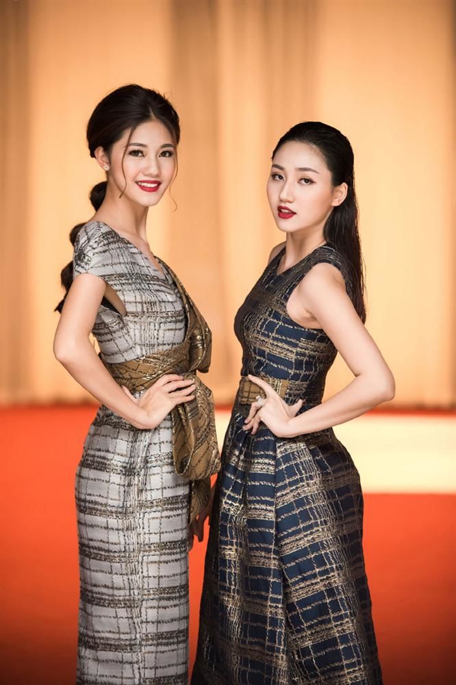 Phong cách diện đồ đôi của chị em sao Việt: Nam Anh - Nam Em trẻ trung