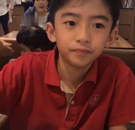 Sở hữu 6 múi khi 13 tuổi, con trai Trương Bá Chi khiến CĐM trầm trồ