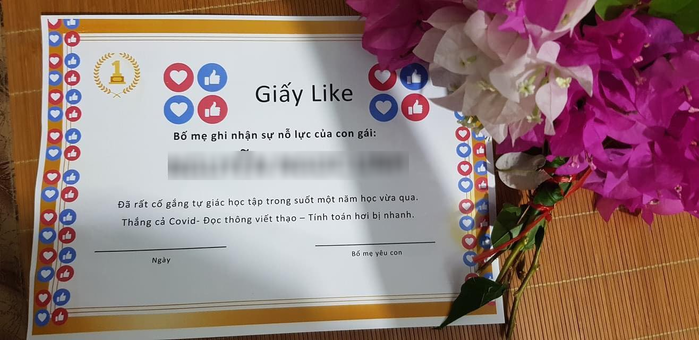 Phụ huynh tự làm giấy khen cho con vì không muốn con tủi thân