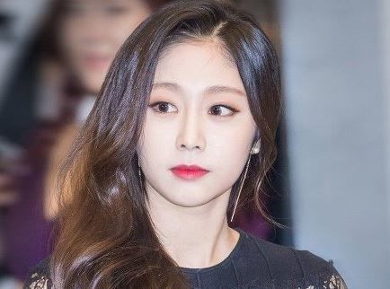 Jisoo (Lovelyz) và sự nghiệp lận đận, luôn bị anti-fan vùi dập