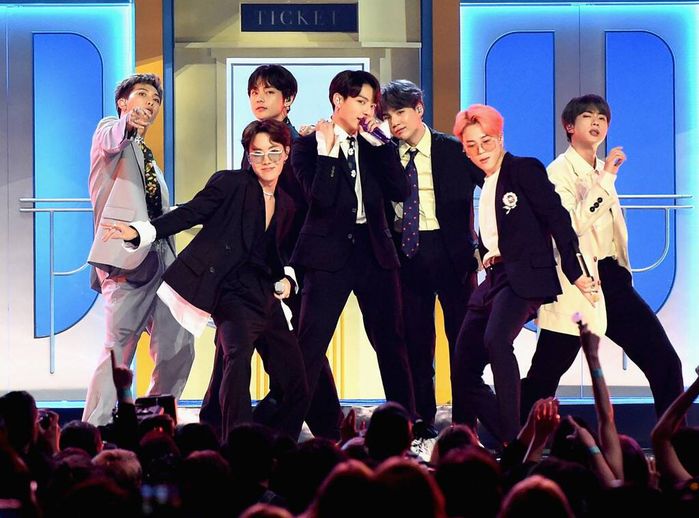Cùng nhau đăng ký học Thạc sỹ, BTS bị nghi ngờ né nghĩa vụ quân sự