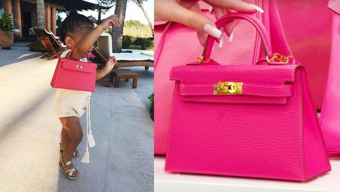 Sang chảnh như con gái Kylie Jenner: Ngồi phơi nắng bên túi 1.180 USD