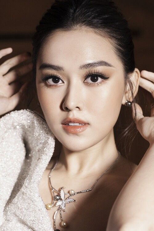 Sao Việt makeup tông nâu trầm: Lan Khuê, Khánh Vân thần thái thu hút