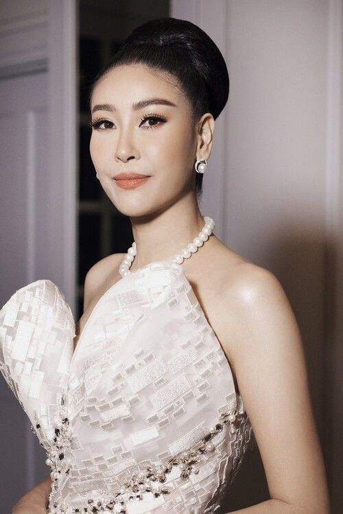 Sao Việt makeup tông nâu trầm: Lan Khuê, Khánh Vân thần thái thu hút