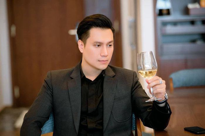 Sau ly hôn, Việt Anh phát tướng, vợ cũ ngày càng gợi cảm