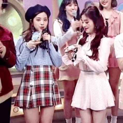 Hai nữ thần Jisoo, Irene trong một khung hình: Ai đẹp hơn?