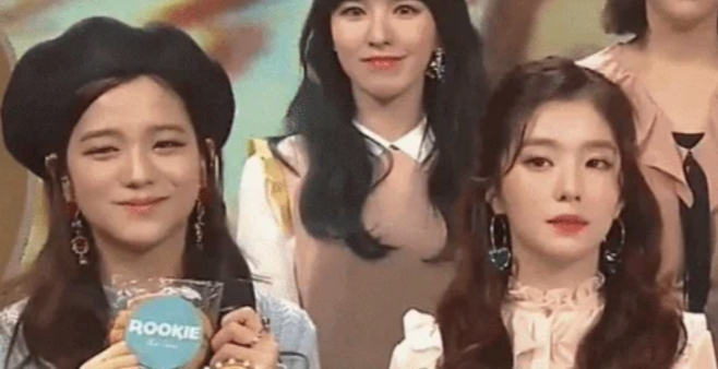 Hai nữ thần Jisoo, Irene trong một khung hình: Ai đẹp hơn?