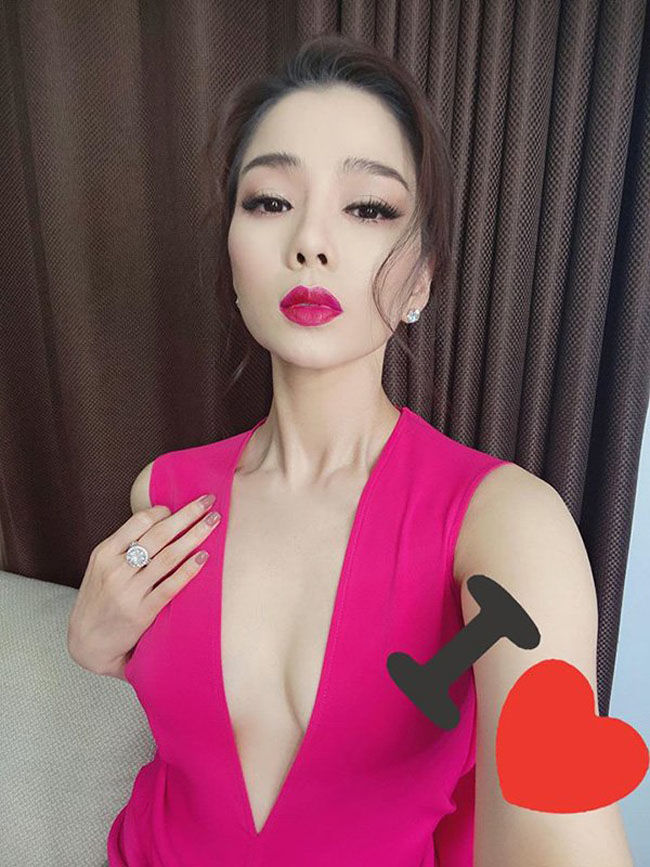 Lệ Quyên chăm diện đồ không nội y, tự tin với vòng 1 nhỏ xinh