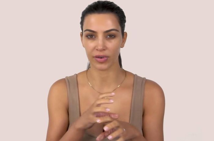 Soi mặt mộc của chị em nhà Kardashian: Kylie Jenner trông xa lạ