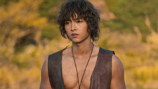 Sau ly hôn: Song Hye Kyo vẫn giữ được độ hot, Song Joong Ki mất hút