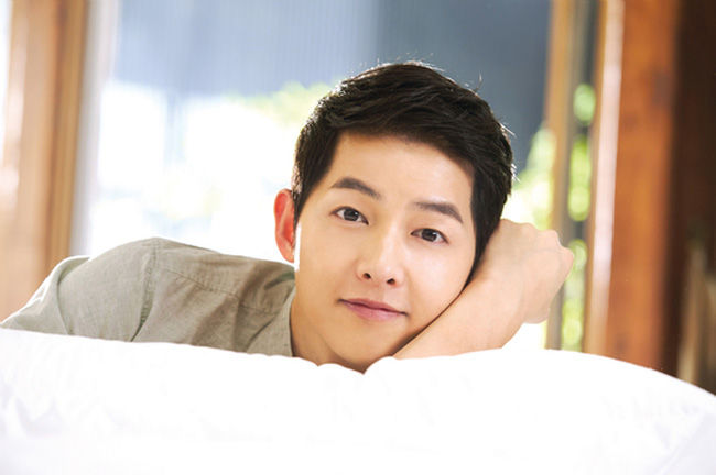 Sau ly hôn: Song Hye Kyo vẫn giữ được độ hot, Song Joong Ki mất hút