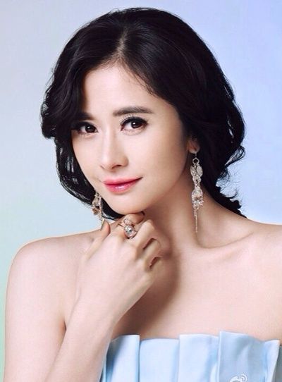 Sư cô Tiếu Ngạo Giang Hồ: Lắm tài tử theo đuổi vẫn lẻ bóng tuổi 45