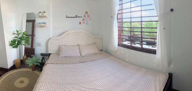 Mặc bố mẹ ngăn cản cô gái F5 phòng ngủ thành không gian sống trẻ trung