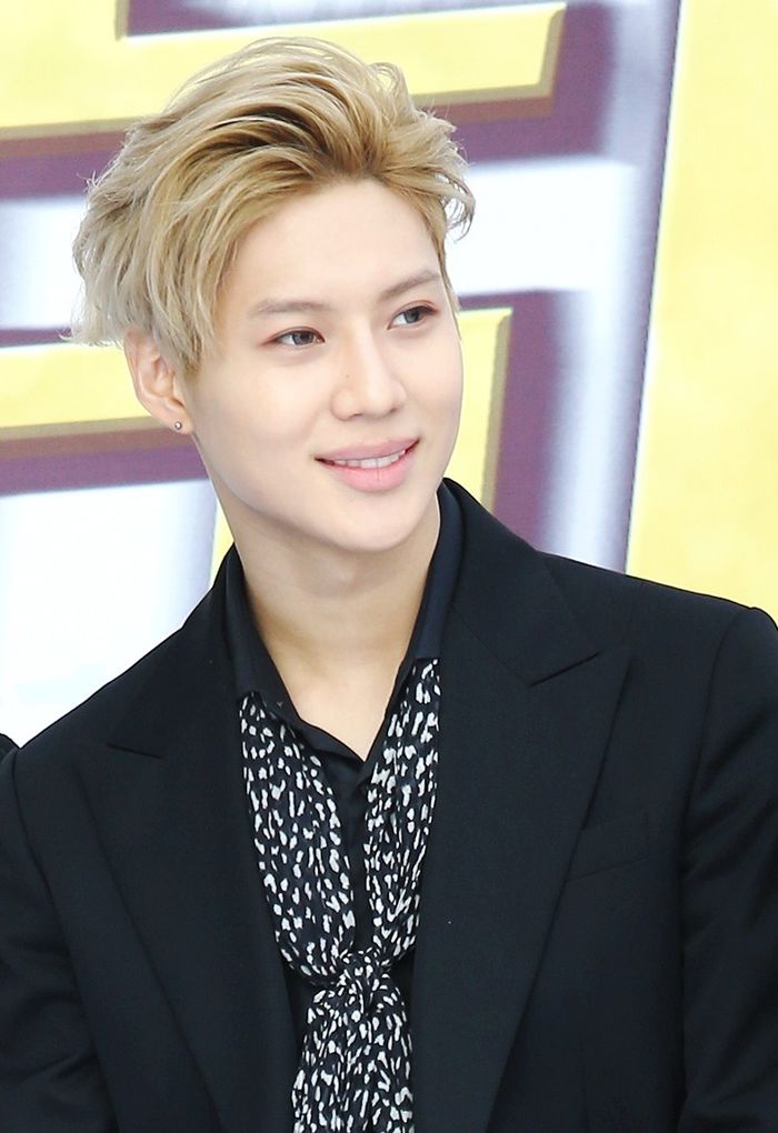 Taemin đăng ảnh úp mở, fan thót tim dự đoán nam idol sắp cưới vợ