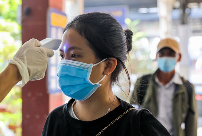 Thói quen cần thuộc lòng trong mùa dịch: Tránh tiếp xúc gần