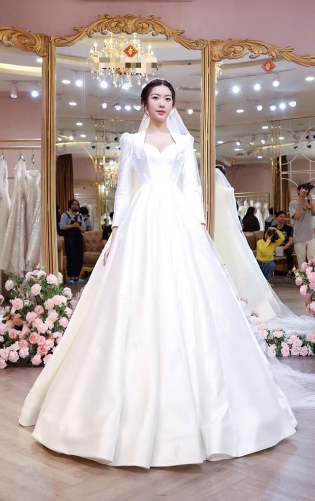 Hình ảnh cô dâu mặc váy cưới đẹp và đơn giản cho các nàng dâu