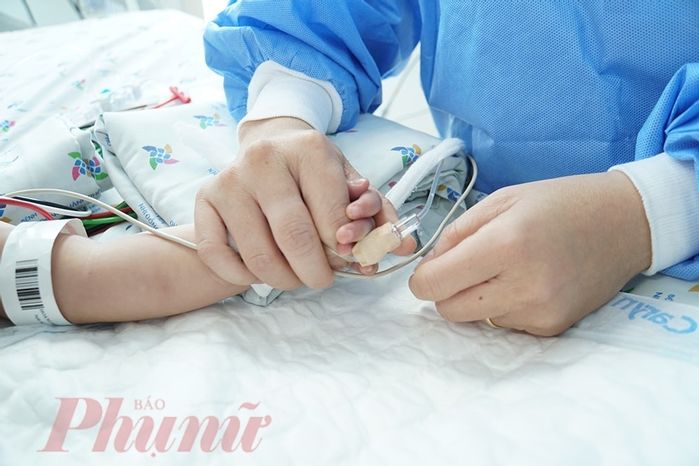 Tình hình sức khoẻ cặp song sinh dính liền sau 1 tuần tách rời